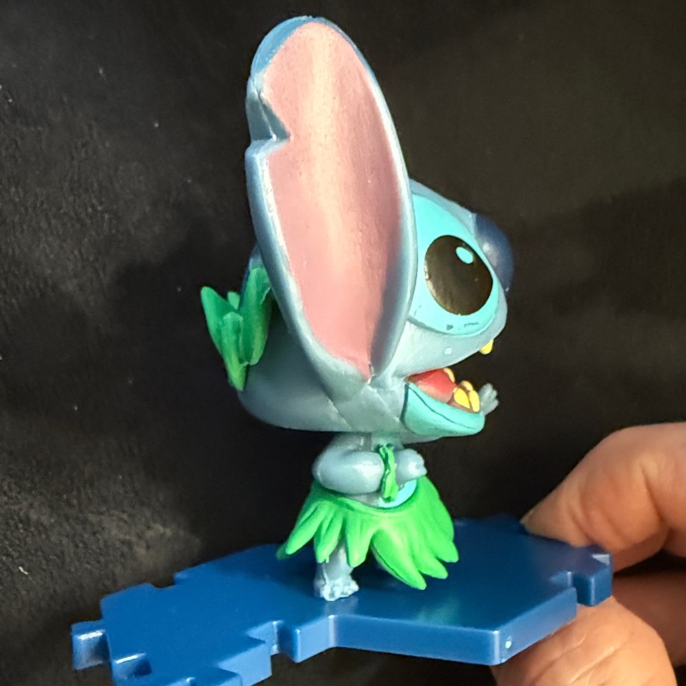 Disney Stitch Collect &Connect Hula Dancing Stitch with blue puzzle base. NWOT - Picture 7 of 9